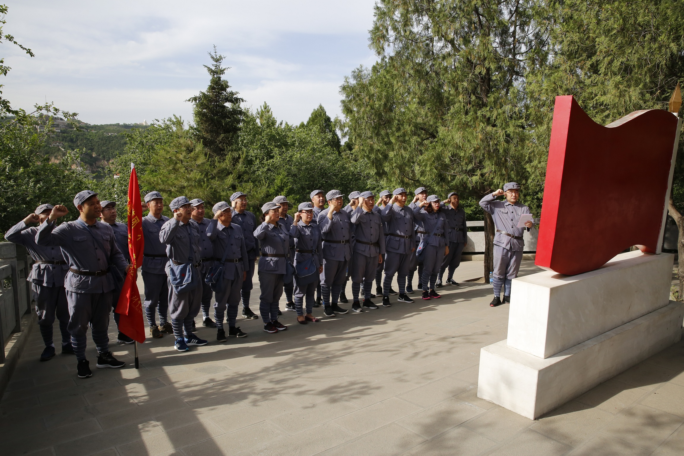 1559026909682311.jpg 重溫入黨誓詞_20180611095818.jpg